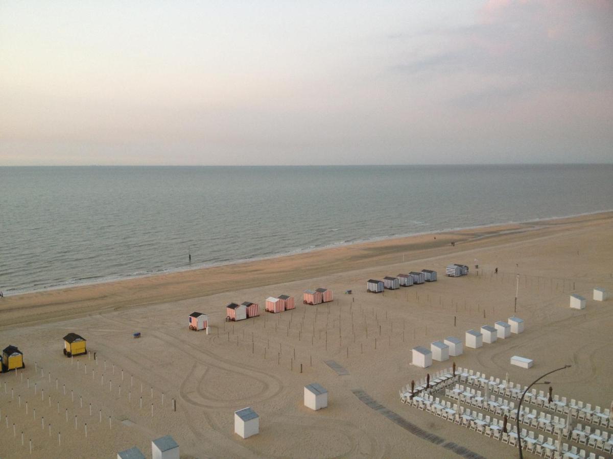 Ferienwohnung Zeedijk44 - Frontal Sea View Penthouse De Panne Exterior foto